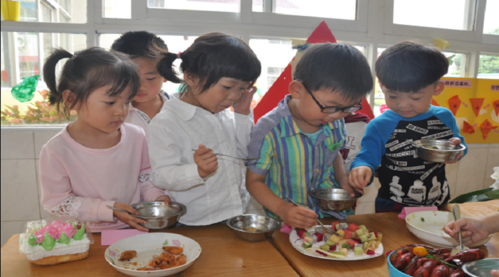 幼兒園兒童餐桌椅的選購知識